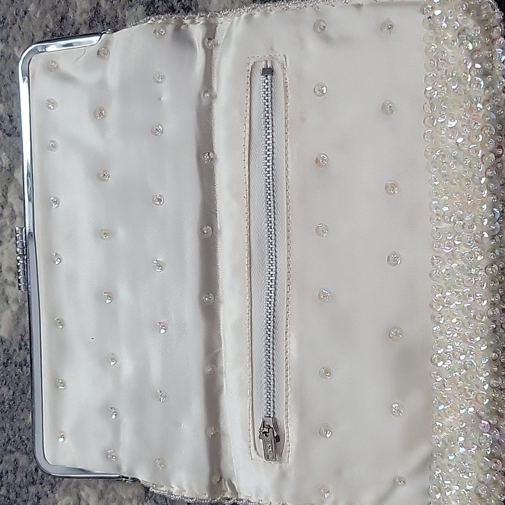Vintage Elegant Cream Beaded Clutch - Picture 3 of 11